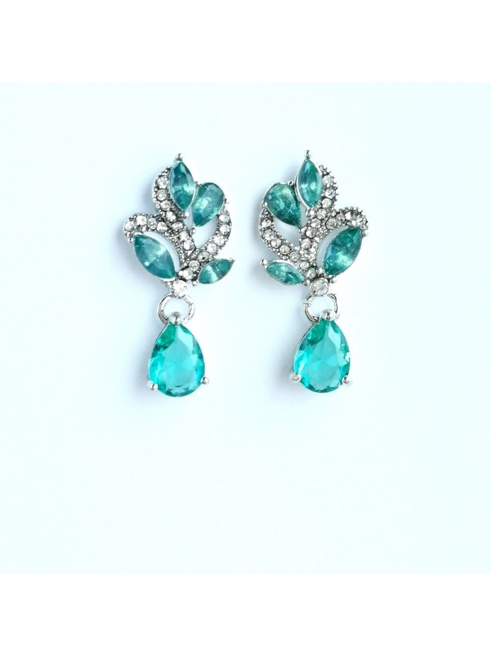 Green And clear crystal Earrings  🆕